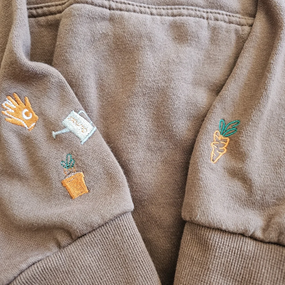 Carrots x Crocs Anwar Carrots Embroidered Print Mild Brown Hoodie‎ Sz M
